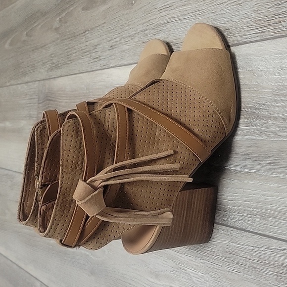 Franco Sarto Fina Tan Suede Booties Size 6 1/2 - Picture 6 of 9